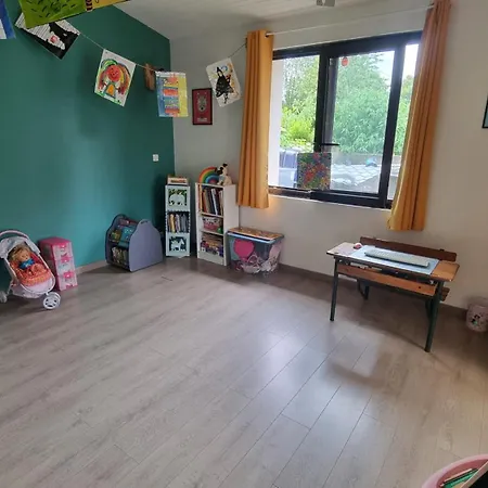 Maison Familiale Avec Jardin *